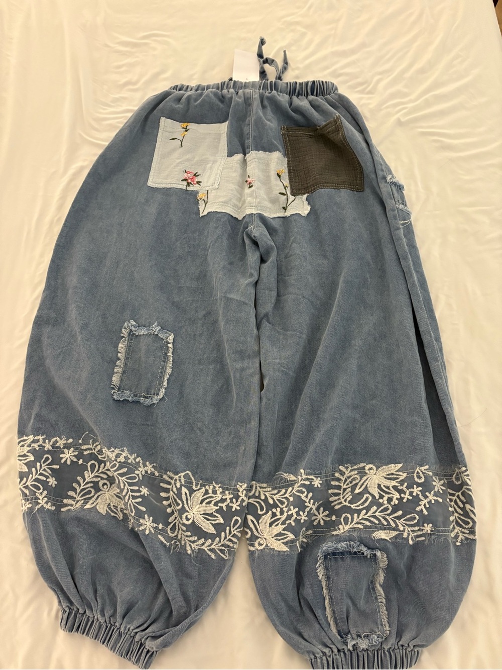 NWT POL Boho Embroidered Patch Denim Jogger Pants - Picture 2 of 6